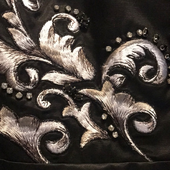 White House Black Market two piece skirt & top - Picture 3 of 3